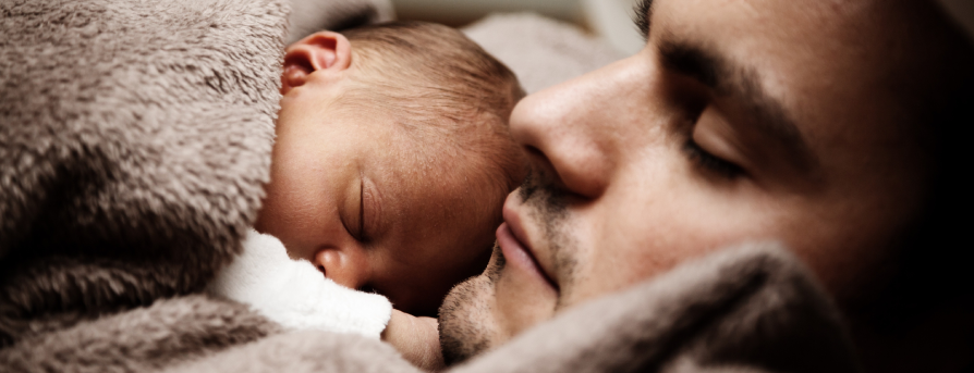 Faire dormir bébé sur le ventre