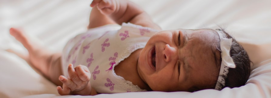 bébé pleure dans son sommeil