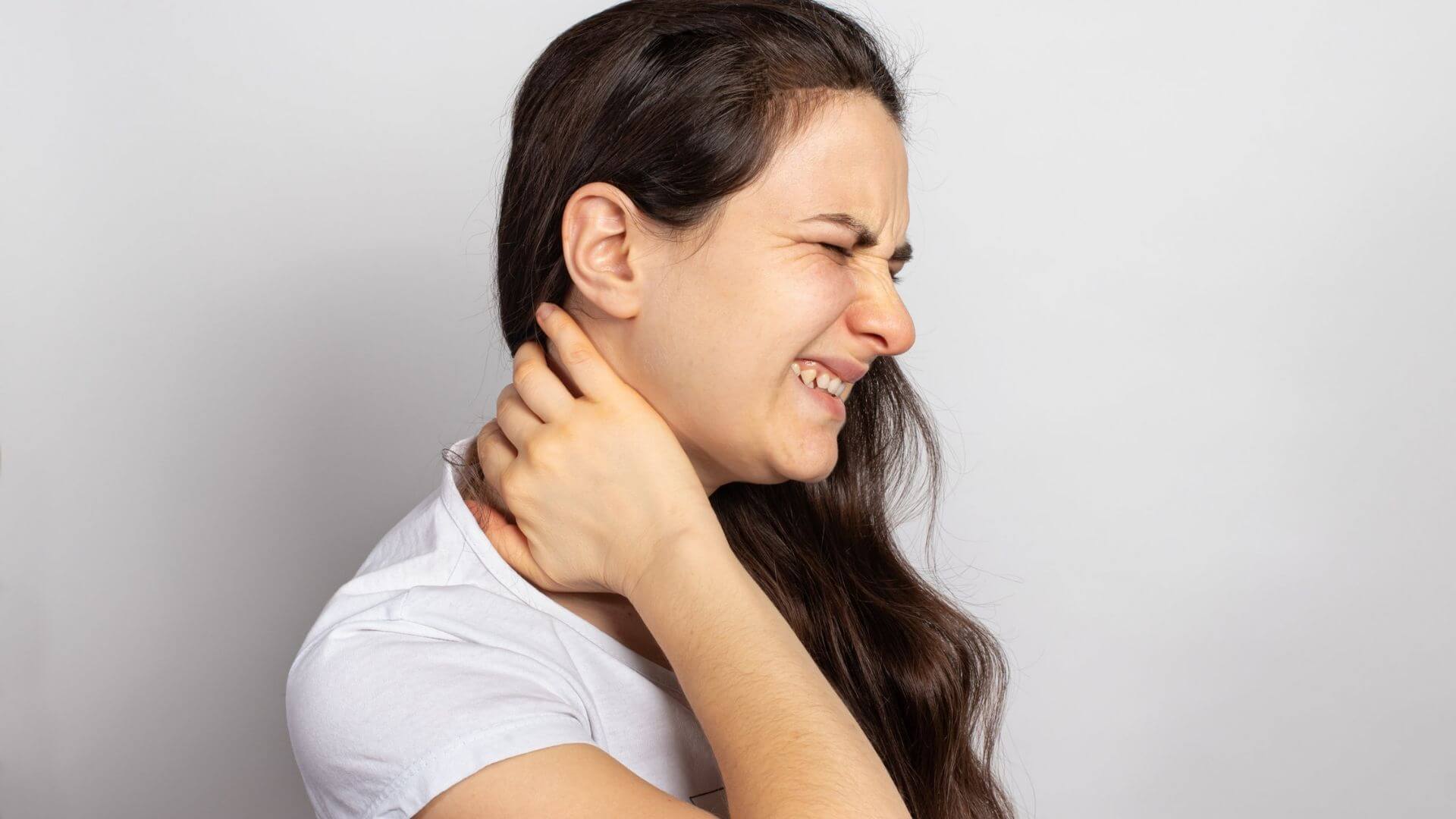 Comment calmer les symptômes de la névralgie cervico-brachiale ?