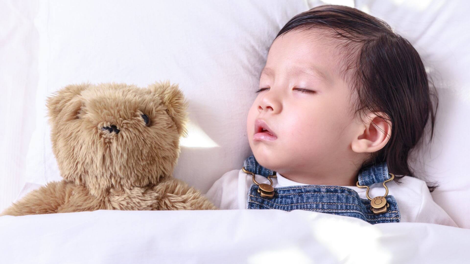 Comment choisir un oreiller pour lutter contre les reflux gastriques de son bébé ?