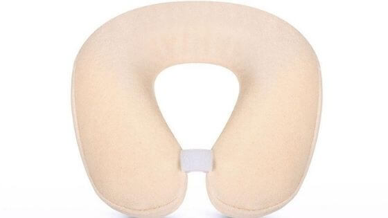 Coussin voyage en forme de U.