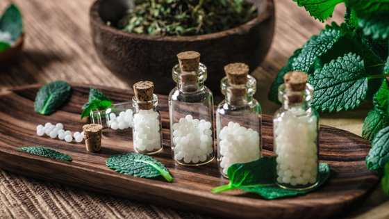 Démengeaisons nocturnes : zoom sur l'homéopathie