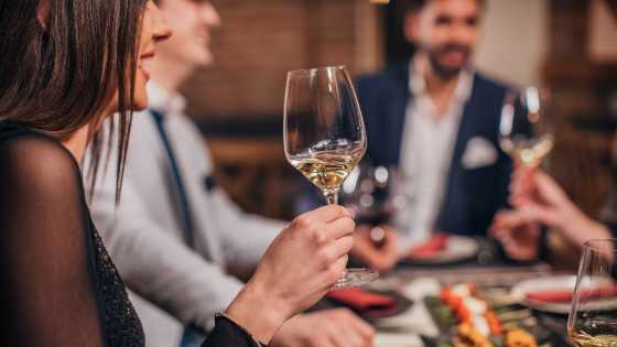 La consommation d'alcool peut favoriser les ronflements