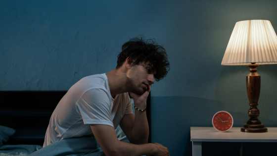 La consommation de thé avant de dormir peut avoir de nombreuses conséquences sur votre sommeil telles que : le retard d'endormissement, les reveils nocturnes, l'envie d'uriner au milieu de la nuit et bien d'autres