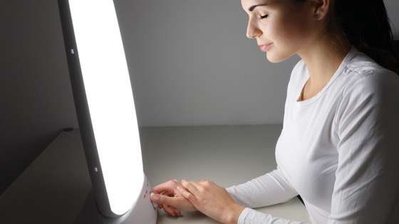 La luminothérapie : une solution efficace pour remédier au syndrome d'avance de phase !