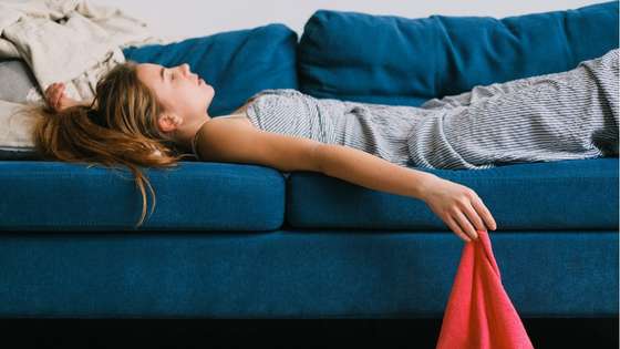 La position allongée peut vous aider à soulager les crises de névralgie pudendale