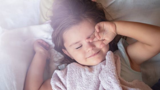 les enfants ont besoin d'avantage de sommeil que les adultes. Ainsi, le nombre d'heures nécessaires à un enfant est idéalement situé entre 10 et 11h par jours
