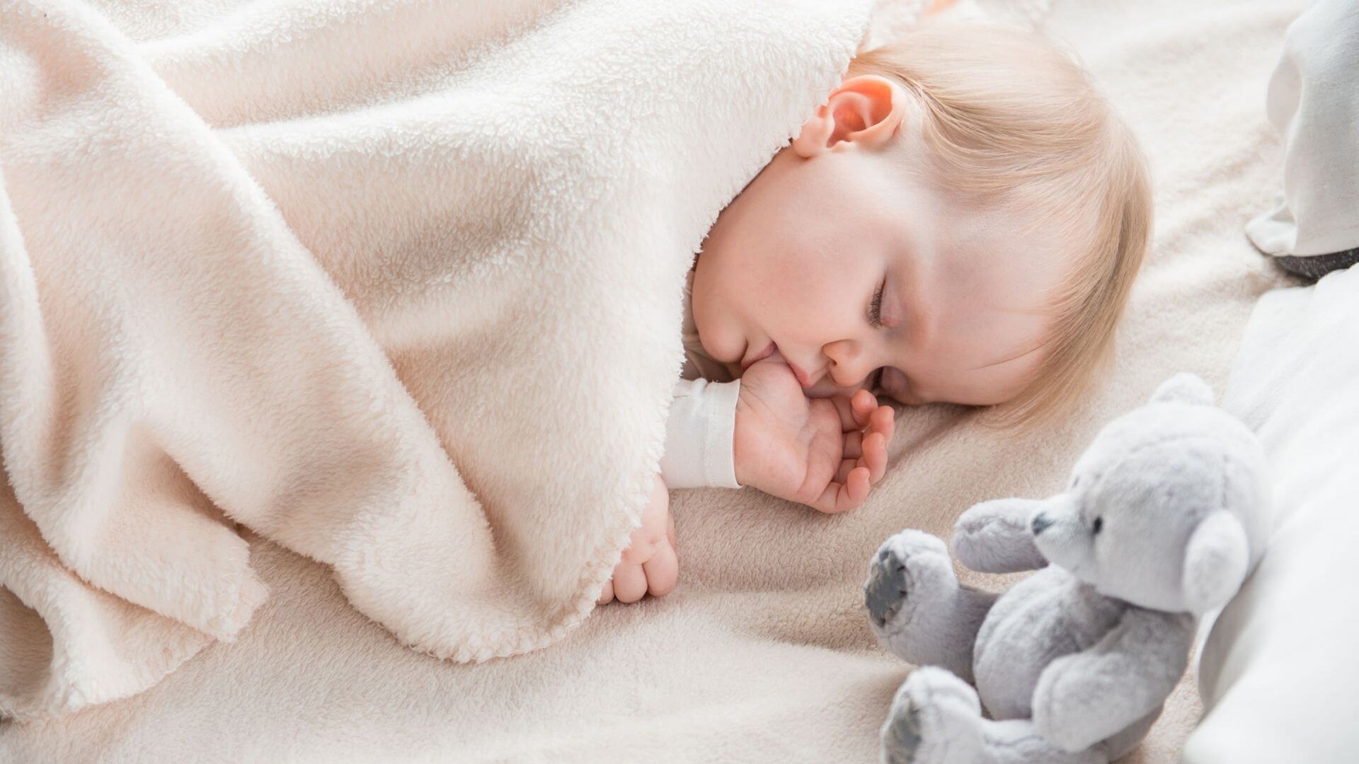 Oreiller bébé : qu’est-ce qui est le meilleur pour lui ?