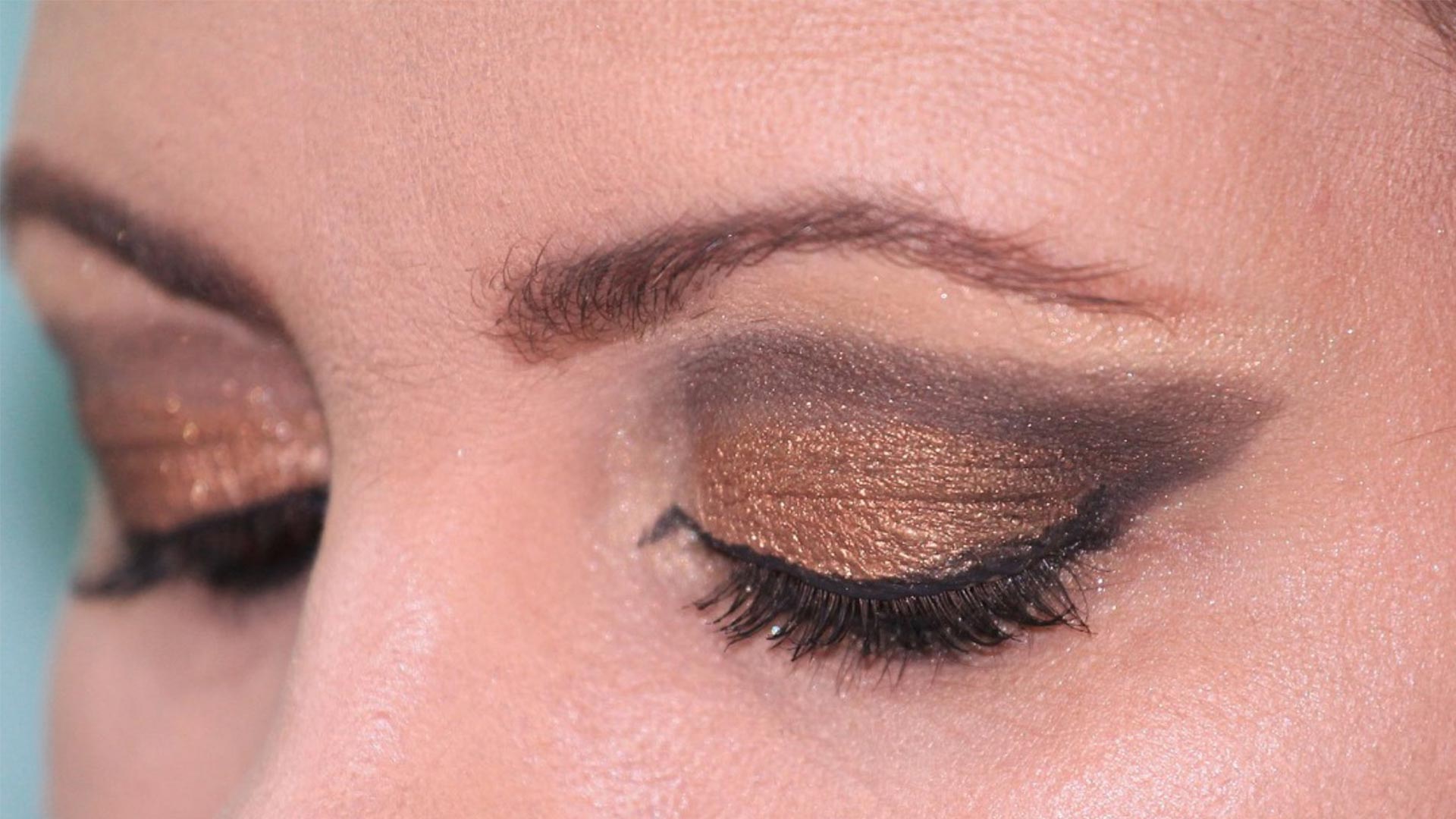Pourquoi faut-il éviter de dormir avec du maquillage ?