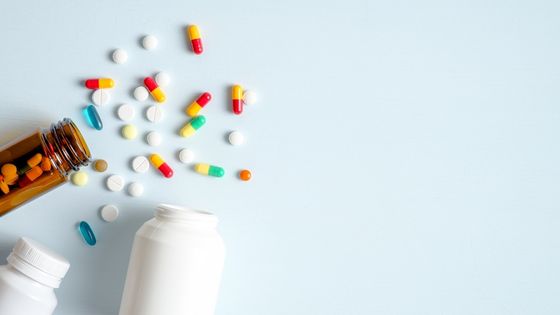 Quels sont les types de traitement médicamenteux pour la radiculalgie ?