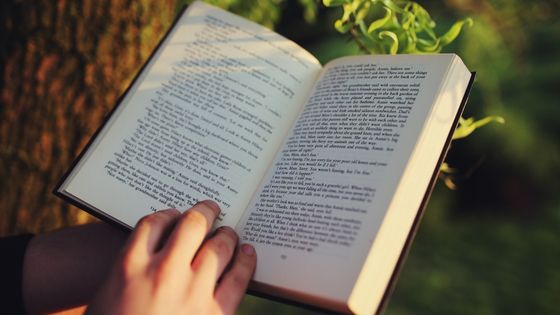 Somniloquie : peut-on arreter de parler pendant son sommeil ? Conseils et solutions