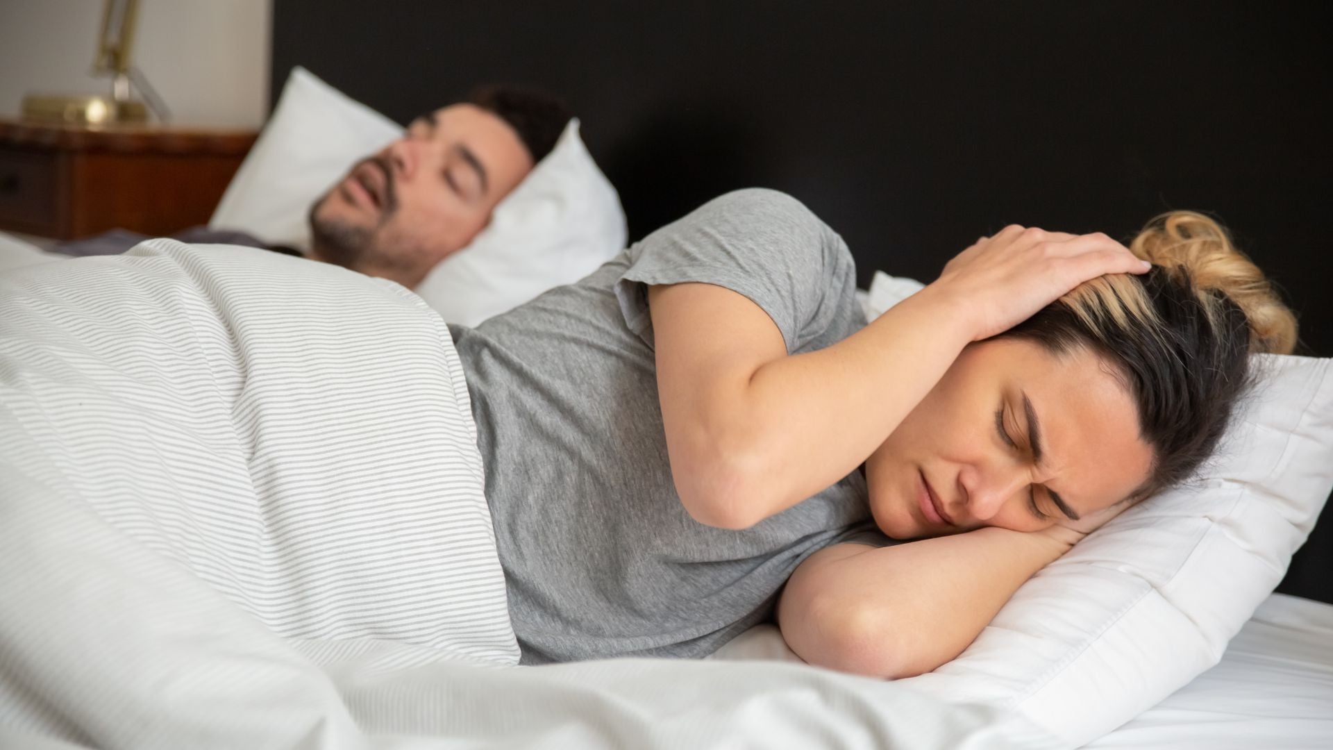 Syndrome d’apnées obstructives du sommeil : symptômes, causes et traitements