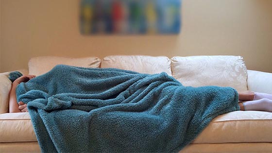 Un des symptomes de l'hypersomnie est le besoin important de sommeil ainsi qu'une sensation de fatigue non justifiée